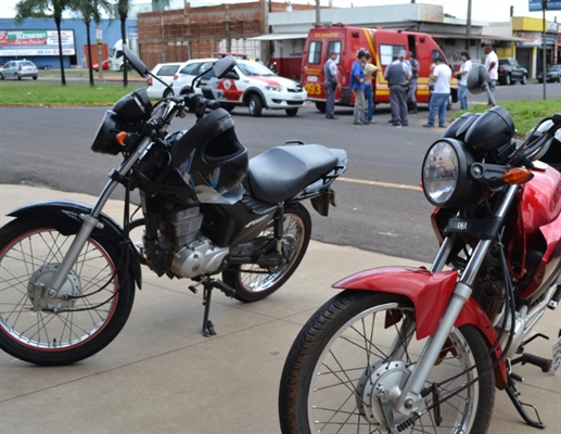 Colisão de motocicletas fere três pessoas no bairro Pozzobon