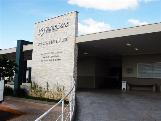 Atualmente, são 223 pessoas em tratamento de Hemodiálise (realizada três vezes na semana no Hospital) e 22 em Diálise Peritoneal (feita diariamente na casa do paciente) (Foto: Santa Casa)