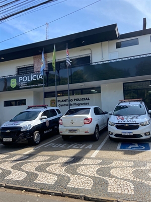 Com os adolescentes, a Polícia Militar encontrou várias porções de maconha, inclusive ‘maconha gourmet’ prontas para a venda (Foto: A Cidade)
