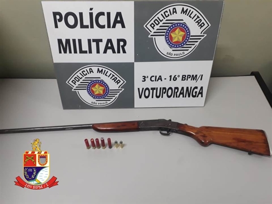 Policiais Militares prenderam em Nhandeara um ladrão que furtou implementos agrícolas, arma de fogo e munições de uso restrito  (Foto:Divulgação/PM)