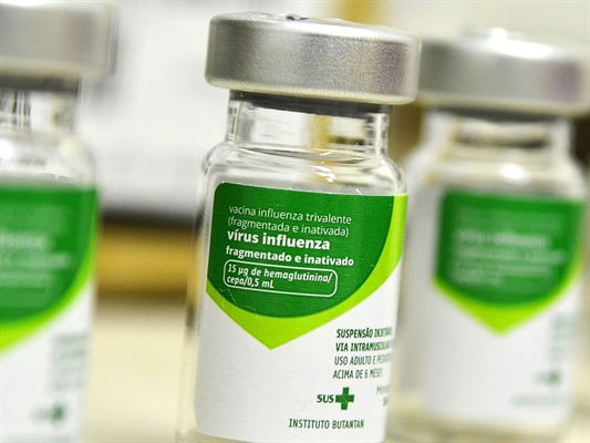 Frasco de vacina contra o vírus Influenza — Foto: Prefeitura de Marília/Divulgação