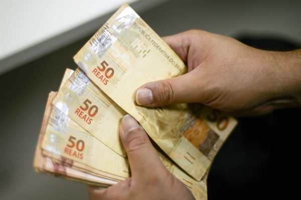 De acordo com moradores, as duas agências da Caixa Econômica Federal e do Santander estavam sem dinheiro (Foto: Reprodução)