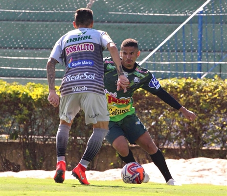 Kaynan, atacante do Clube Atlético Votuporanguense; Alvinegra estreia na próxima semana na Copa Paulista (Foto: Rafael Bento/CAV)