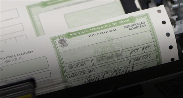 Eleitor pode se apresentar à mesa de votação trazendo consigo qualquer documento oficial com foto  (Foto: Reprodução/Internet)
