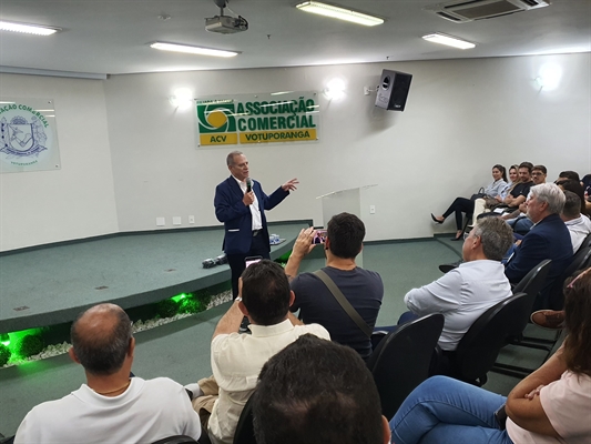 Em encontro com lideranças em Votuporanga, Jorge Lima defendeu a atuação estratégica com foco nas vocações locais (Foto: A Cidade)