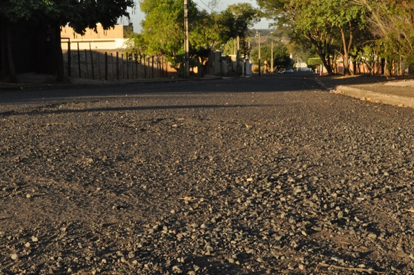 Programa deve ser iniciado na semana que vem, começando pela rua Juraídes de Paula Viveiros, no bairro Portal do Sol (Foto: A Cidade)