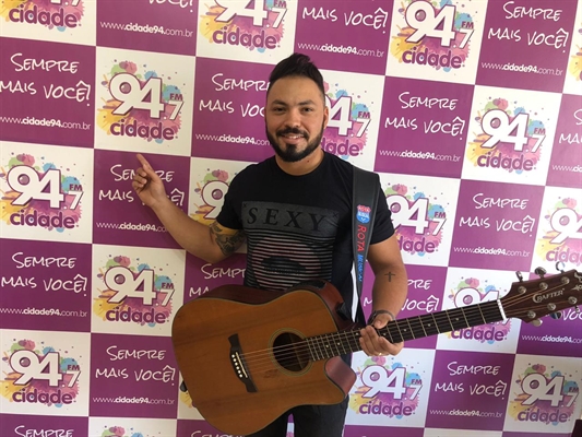 Rodrigo Olih esteve nos estúdios da Cidade FM na manhã de ontem para divulgar seu novo trabalho (Foto: A Cidade)