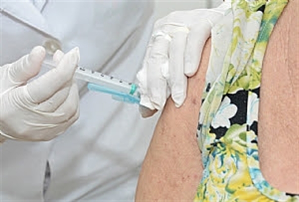 Neste ano, a vacina disponibilizada pelo Governo Federal protegerá os grupos prioritários contra os três subtipos do vírus  (Foto: Prefeitura de Votuporanga)