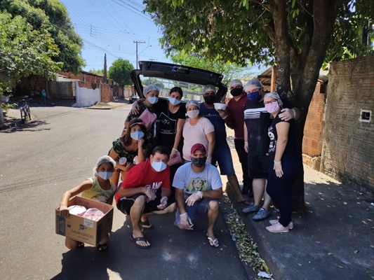 Solidariedade: grupo Shalom distribui marmitas para as famílias carentes em Votuporanga (Arquivo Pessoal)