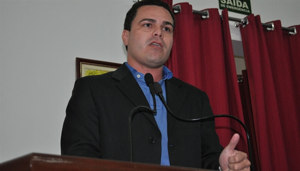Matheus Rodero critica a má conservação do local