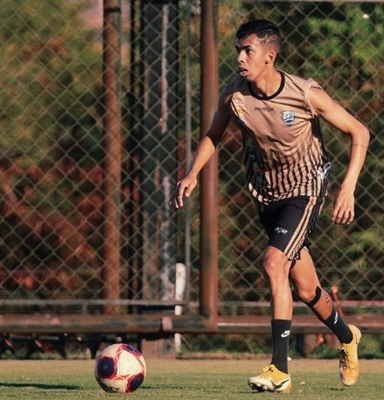 O lateral-direito, Maicon Henrique Silva de Carvalho, é o mais novo reforço do Goiás (Foto: Rafael Bento/CAV)