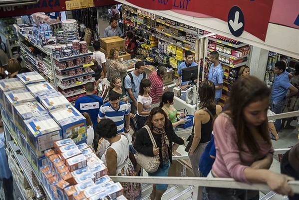 Intenção de Consumo caiu 0,4% de fevereiro para março, mas cresceu 11,4% em relação a março de 2018  (Foto: Agência Brasil)