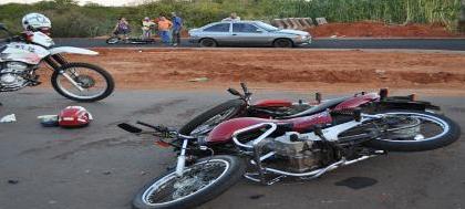 Dois acidentes com motos em 15 minutos em avenida