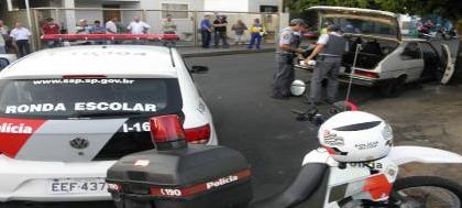 PM prende criminosos após roubo em farmácia