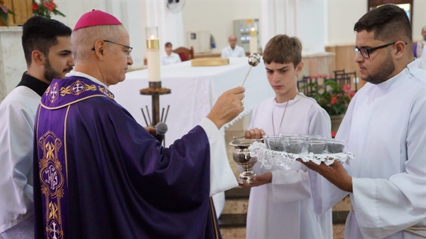 O bispo diocesano dom Moacir Aparecido de Freitas preside hoje o ato da “Paixão do Senhor”  (Foto: A Cidade)