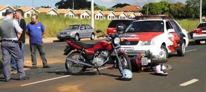 Ladrão de moto é preso após colidir contra viatura