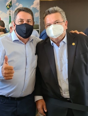 O prefeito de Valentim Gentil, Adilson Segura, agradeceu ao deputado estadual, Carlão Pignatari, pela conquista (Foto: Assessoria)