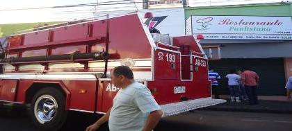 Forno explode e inicia incêndio em restaurante