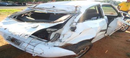Automóvel capota e deixa cinco feridos na SP-320