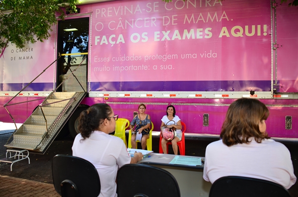 Equipe permanecerá nesta quinta (12/7) e sexta-feira (13/7) na Praça São Bento para o cadastro de mulheres interessadas em fazer o exame (Divulgação/Prefeitura de Votuporanga)