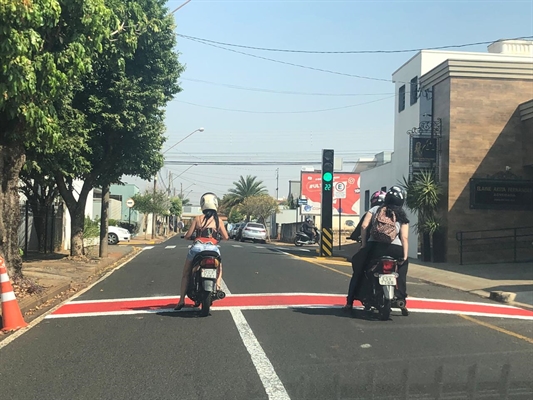 Começa a funcionar o novo semáforo na rua das Bandeiras (Arquivo Pessoal)