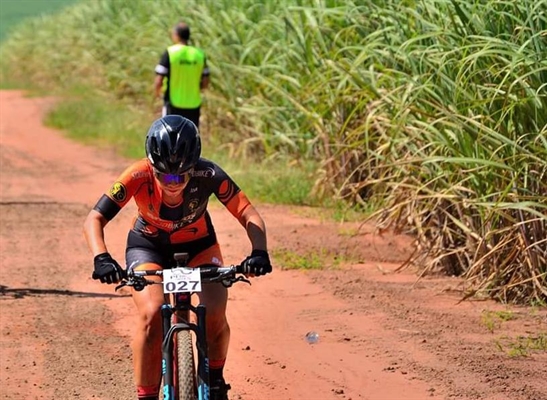 As ciclistas Viviane Hara e Juliana Morseli representaram o município e conquistaram boas classificações (Foto: Prefeitura de Votuporanga)