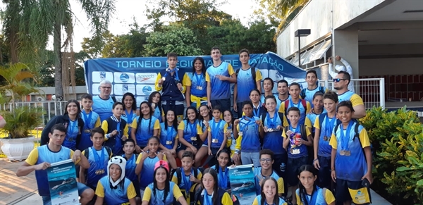 A equipe do Centro de Formação Esportiva de Natação ficou em primeiro lugar (Foto:Centro de formação esportiva)