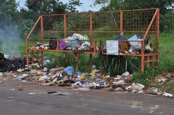 Nas redes sociais, moradores da cidade reclamaram sobre o descarte de lixo no local  (Foto: A Cidade)