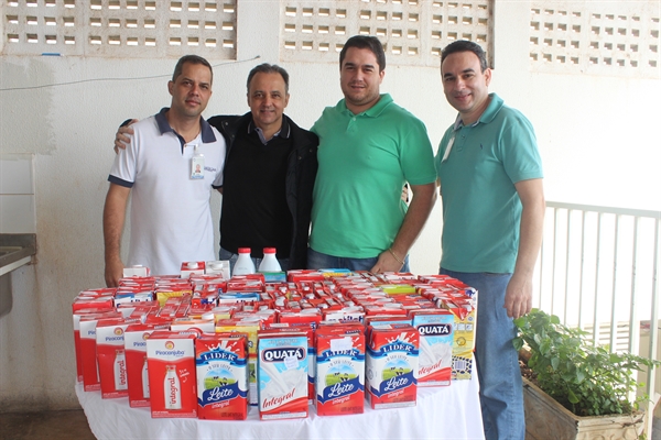 Colaboradores do Complexo doam 75 litros de leite