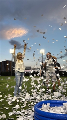 Em Votuporanga, mulher de 34 anos ganha Honda Biz da Ação Solidária (Foto: Prefeitura de Votuporanga)