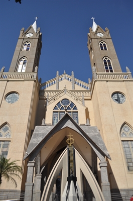 O dia será de celebração e fé para a comunidade católica de Votuporanga; missas serão realizadas na Catedral (Foto: A Cidade)