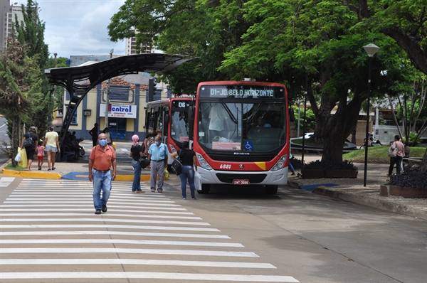 Transporte coletivo também está suspenso em Votuporanga no lockdown (Foto: A Cidade)
