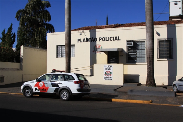Homem é preso após furtar bolsa na área central 