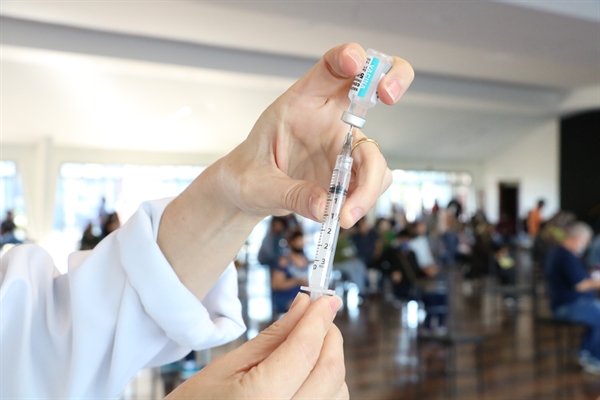 Município recebeu 1.074 doses das vacinas da Pfizer; ‘mistura’ das doses foi aprovada pelo Comitê Científico do governo estadual (Foto: Prefeitura de Votuporanga)