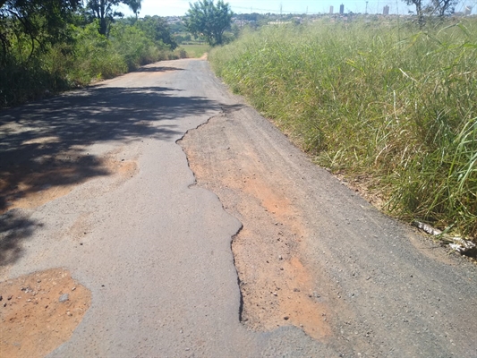A conhecida 'subida da morte' está em péssimas condições, o que levou Osmair a cobrar melhorias urgentes (Foto: Arquivo pessoal)