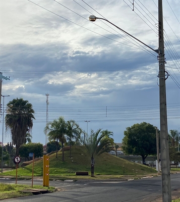 Caso seja aprovado pela Câmara Municipal, o projeto de lei representará um aumento direto na conta de energia elétrica  (Foto: A Cidade)