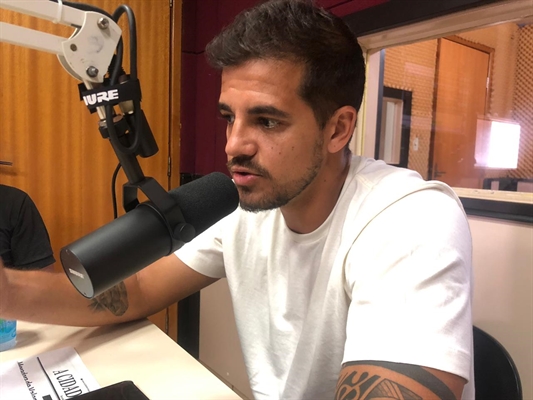 Júlio César Kenaifes, auxiliar técnico do Clube Atlético Votuporanguense, foi entrevistado nesta terça-feira na Cidade FM (Foto: A Cidade)