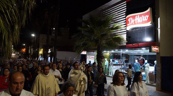 Celebração na noite do ano passado na Catedral de Nossa Senhora Aparecida  (Foto: Diocese de Votuporanga)