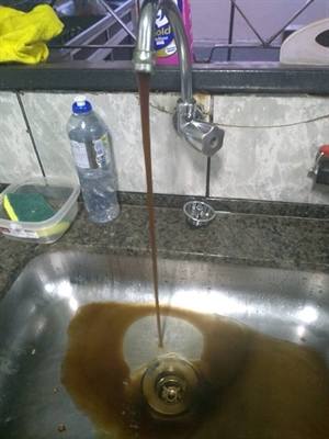 Água suja: obras de melhorias afetam abastecimento de água em Votuporanga (Foto: Reprodução/Facebook)