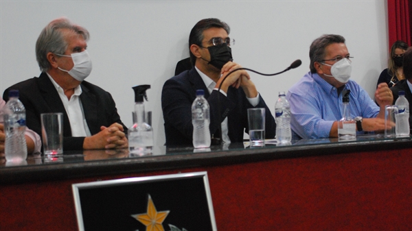 Na audiência, estavam o prefeito Jorge Seba, o vice-governador Rodrigo Garcia e o presidente da Alesp Carlão Pignatari (Foto: A Cidade)