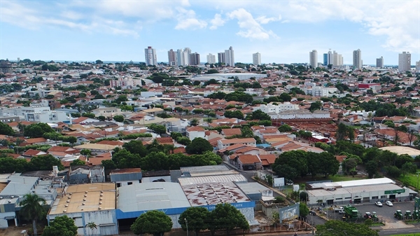 Saldo foi positivo na maioria dos cinco grupos de atividade econômica, com destaque para indústria, serviços e comércio (Foto: Prefeitura de Votuporanga)
