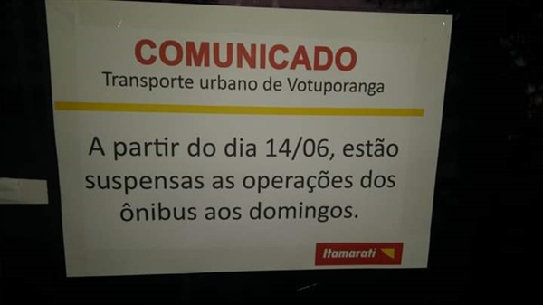 O comunicado foi afixado nos ônibus do transporte coletivo de Votuporanga (Foto: Arquivo pessoal)