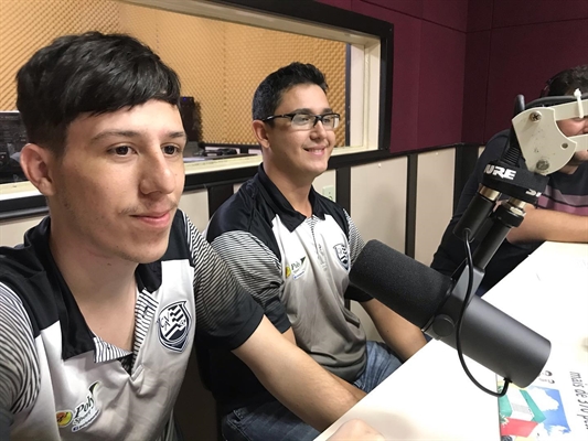 Yan Gaspar e Rodrigo Ardengue foram entrevistados no programa ‘Bola em Jogo’ na Cidade FM (Foto: A Cidade)