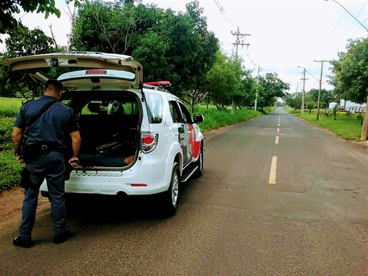 O flagrante foi realizado durante patrulhamento da Força Tática pelo 5° Distrito Industrial de Votuporanga (Foto: Divulgação/Polícia Militar)