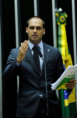 Eduardo é filho do deputado federal e capitão do Exército Jair Bolsonaro
