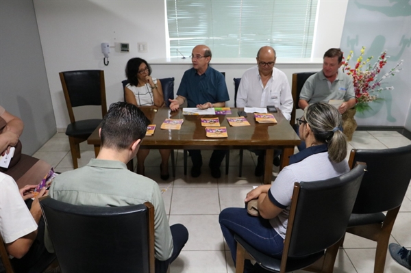 Nesta quinta-feira foi realizada uma reunião na sede do Sindicato dos Empregados no Comércio (Foto: Prefeitura de Votuporanga)