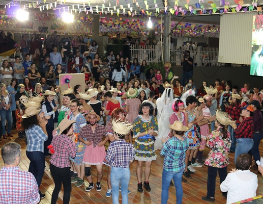 O evento, realizado no Pátio da Cidade Universitária, contou com a participação de alunos, pais e familiares, além de colaborares e docentes da Escola (Foto: Unifev)