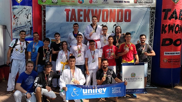 A base da equipe é justamente a escolinha de taekwondo mantida pela Prefeitura, desde o ano passado (Foto: Divulgação/Prefeitura de Votuporanga)