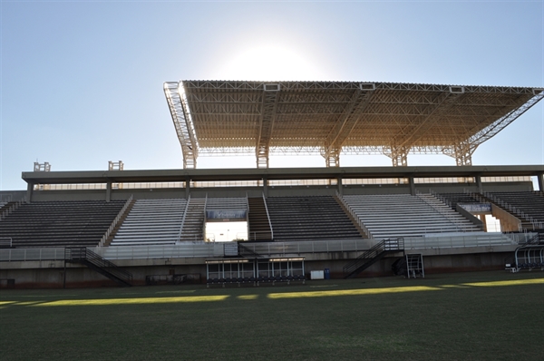 Arena Plínio Marin; esperanças do Clube Atlético Votuporanguense é que o estádio esteja iluminado para a A2 (Foto: Érika Chausson/A Cidade)