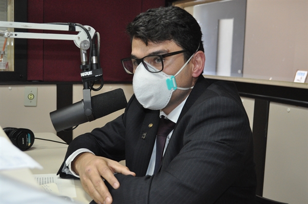 Bruno Arena esteve ontem na Cidade FM e falou sobre sua representação contra o decreto que instituiu o lockdown noturno (Foto: A Cidade)